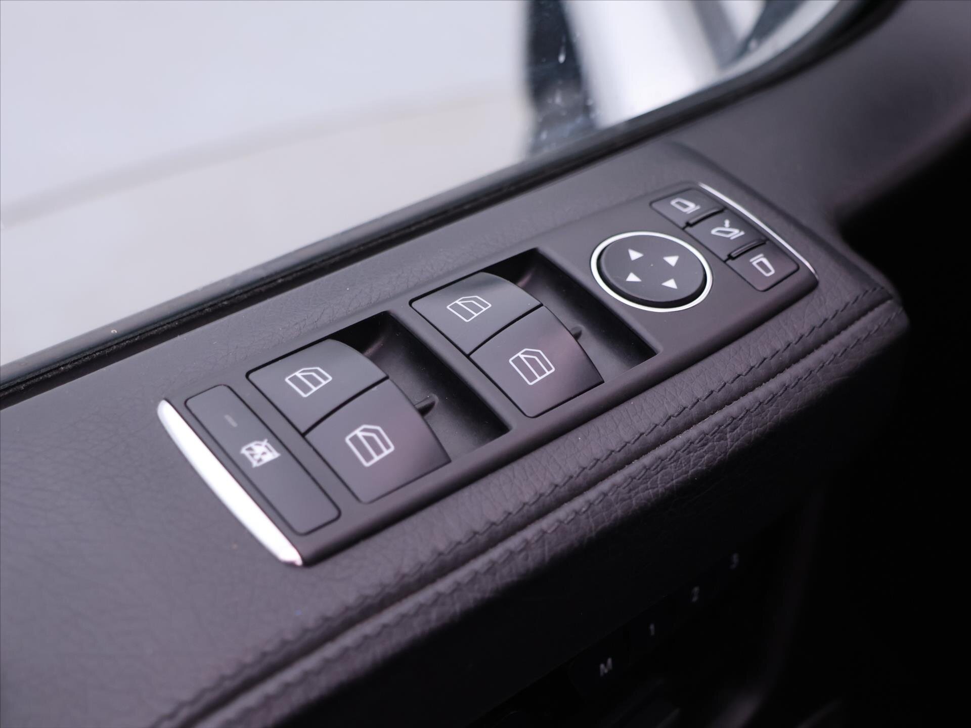 Mercedes-Benz Třídy G SUV 3,0 l 155 kw