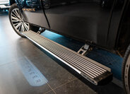 Jeep Grand Wagoneer 38