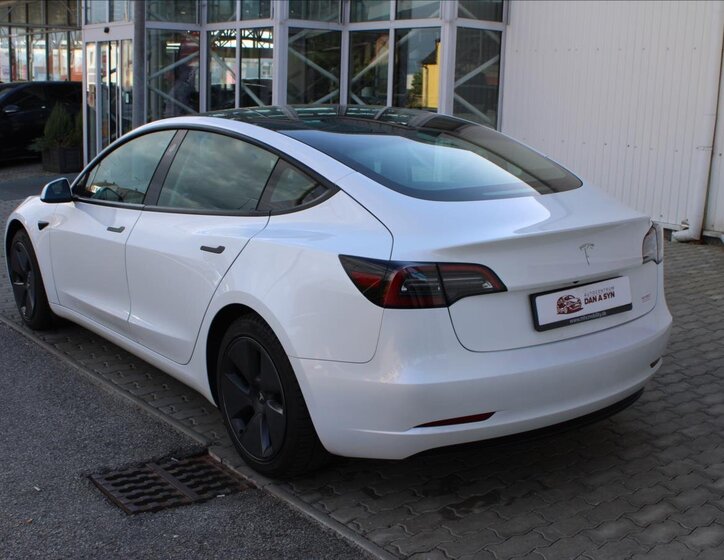Tesla Model 3 Sedan / Limuzína 0,0 208 kw