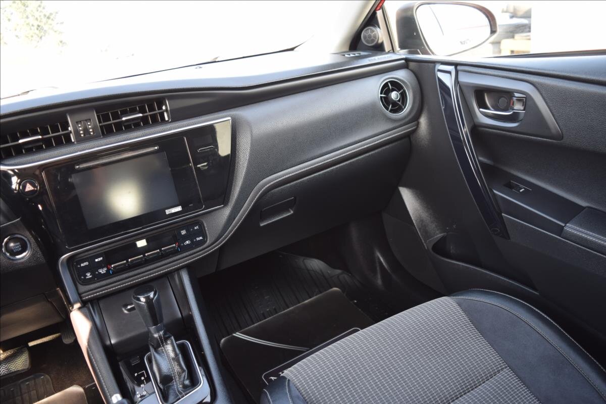 Toyota Auris Kombi 1,2 l 85 kw