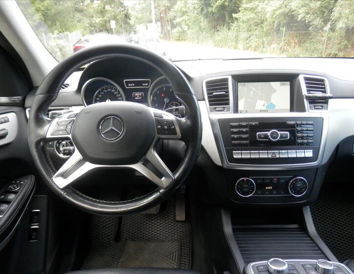 Mercedes-Benz GL SUV / Terénní 4,7 l 320 kw