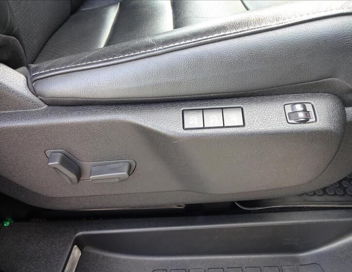 Peugeot Traveller 37