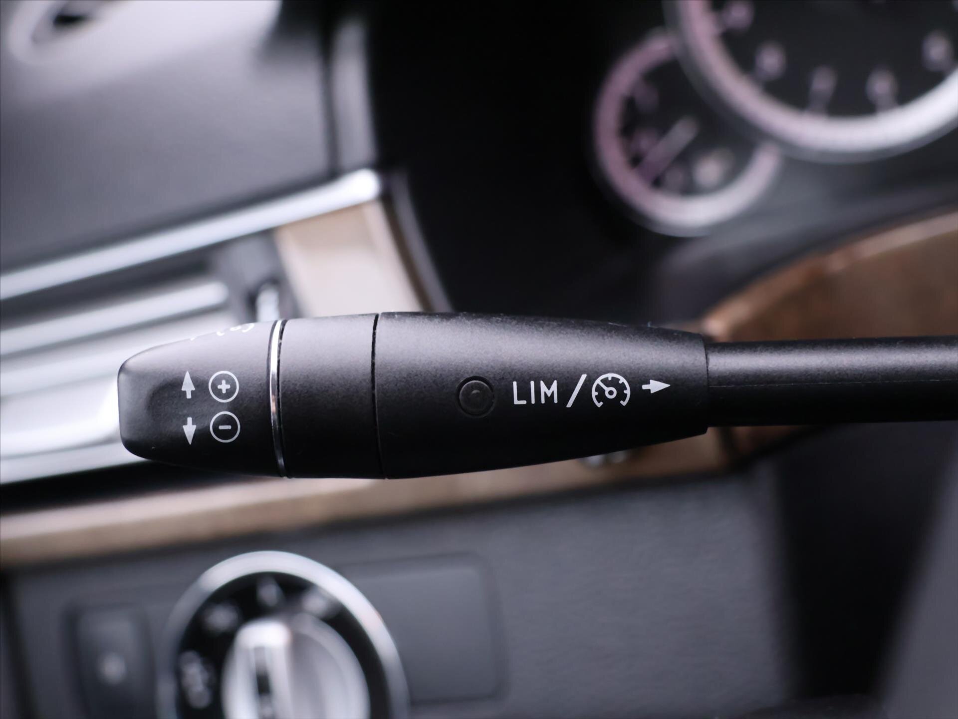 Mercedes-Benz Třídy E Sedan / Limuzína 3,5 l 215 kw