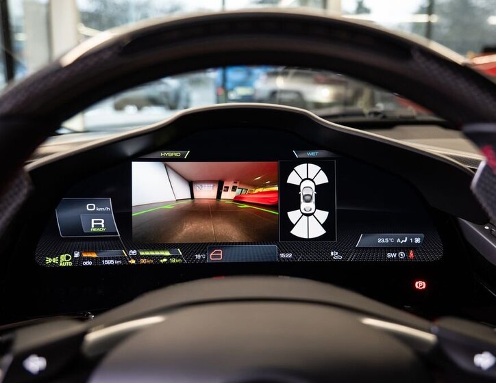 Ferrari SF90 Kupé 4,0 l 736 kw