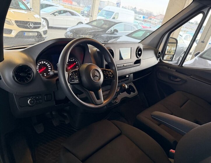 Mercedes-Benz Sprinter 9