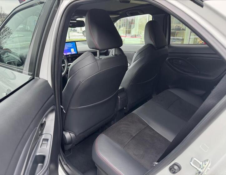 Toyota Yaris Cross 13