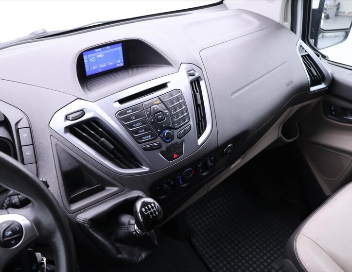 Ford Tourneo Custom 21