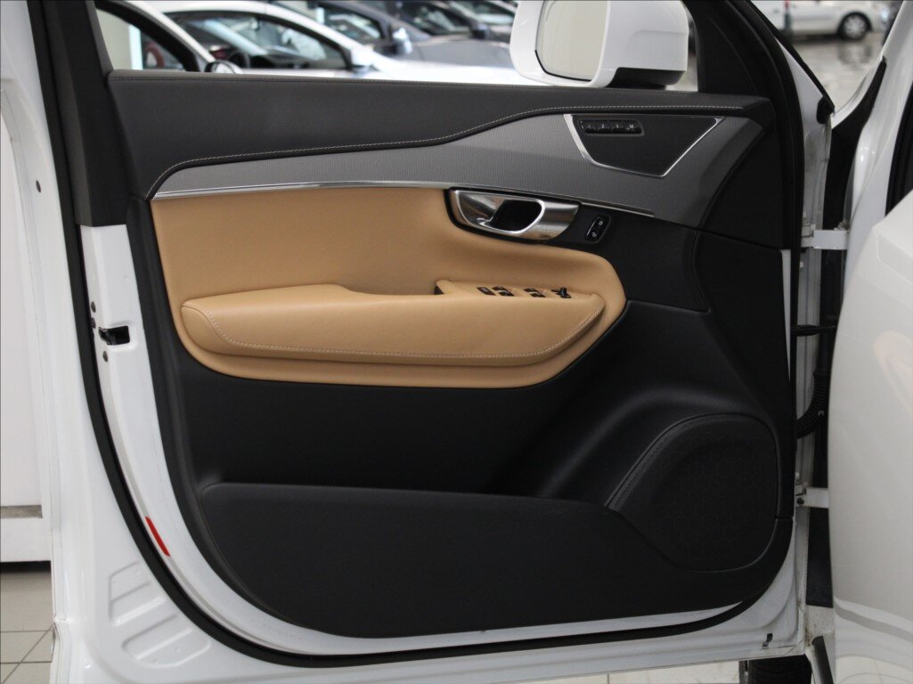 Volvo XC90 SUV / Terénní 2,0 l 173 kw