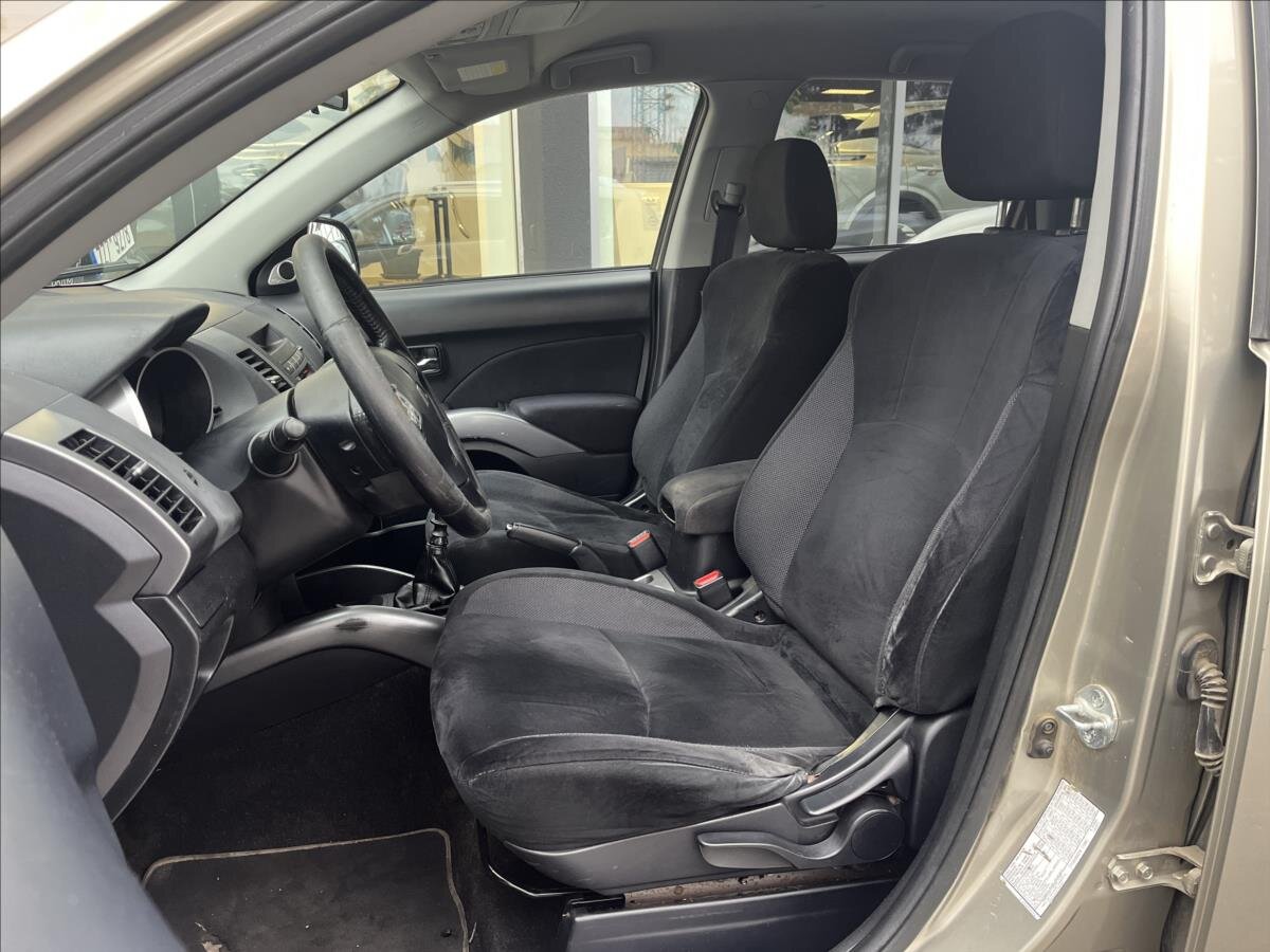 Mitsubishi Outlander SUV / Terénní 2,0 l 103 kw