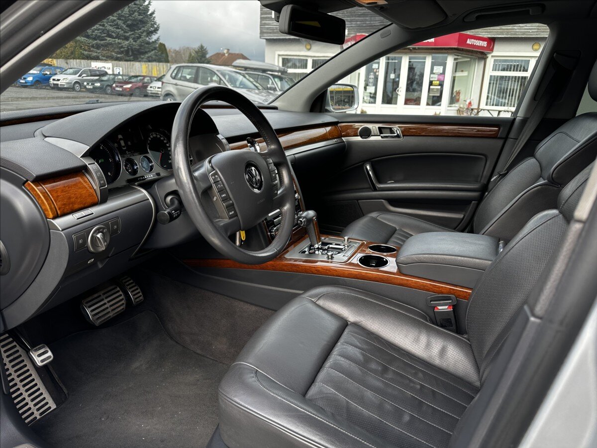 Volkswagen Phaeton Sedan / Limuzína 3,0 l 176 kw