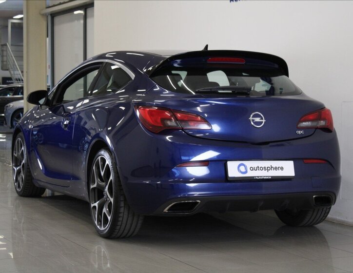 Opel Astra Hatchback 2,0 l 206 kw