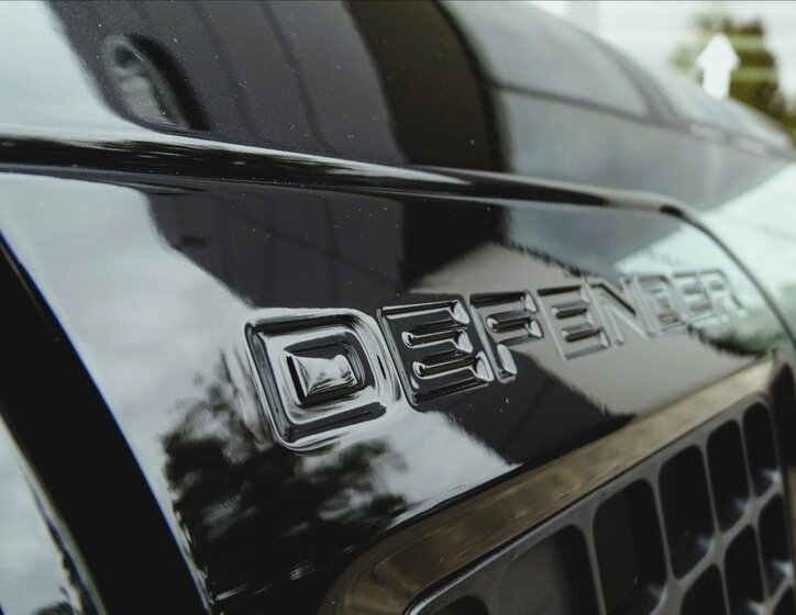 Land Rover Defender 38