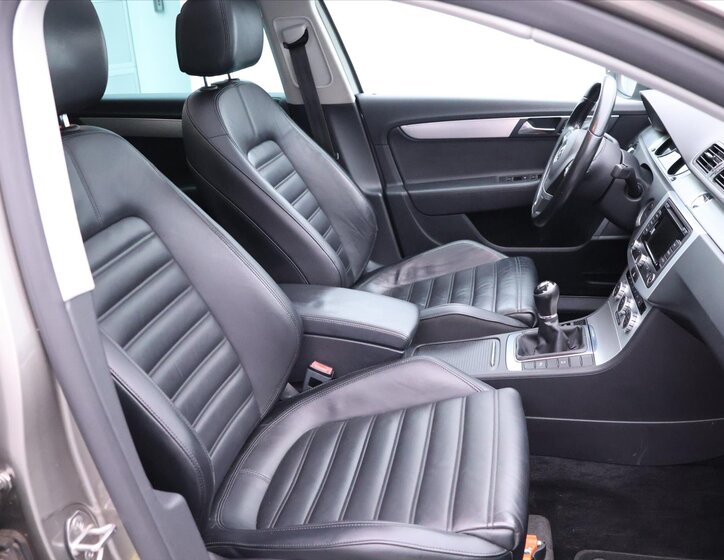 Volkswagen Passat Kombi 1,6 l 77 kw