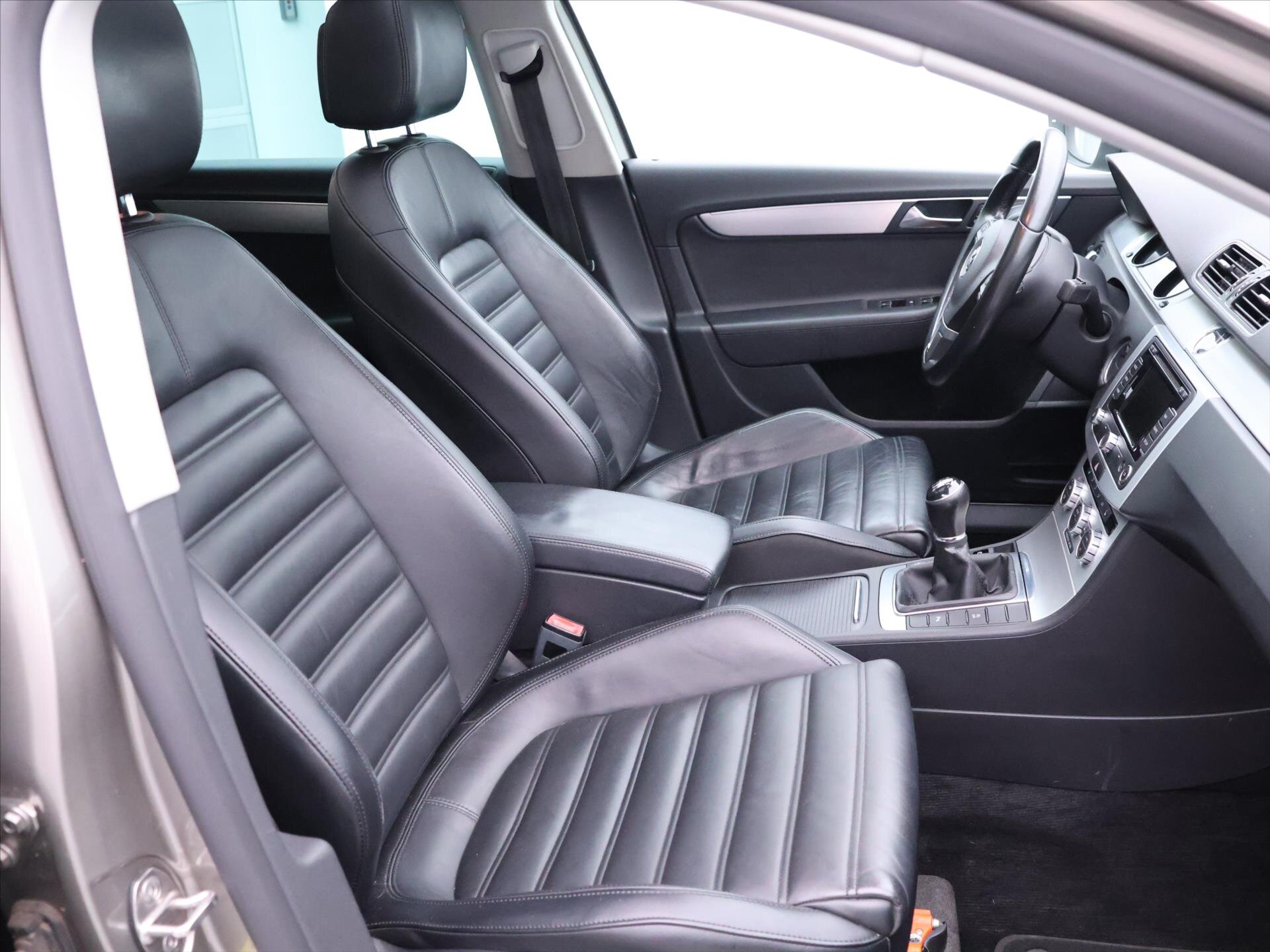 Volkswagen Passat Kombi 1,6 l 77 kw