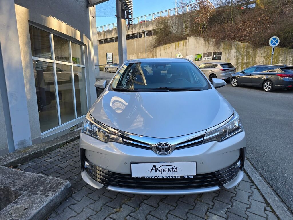 Toyota Corolla Sedan / Limuzína 1,6 l 97 kw