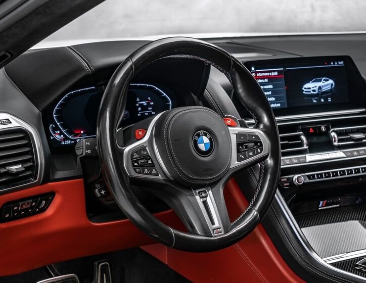 BMW M8 Kupé 4,4 l 447 kw