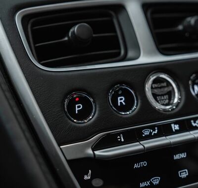 Aston Martin DB11 17