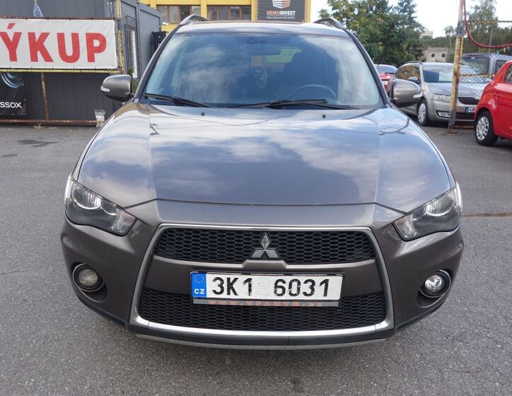Mitsubishi Outlander 4
