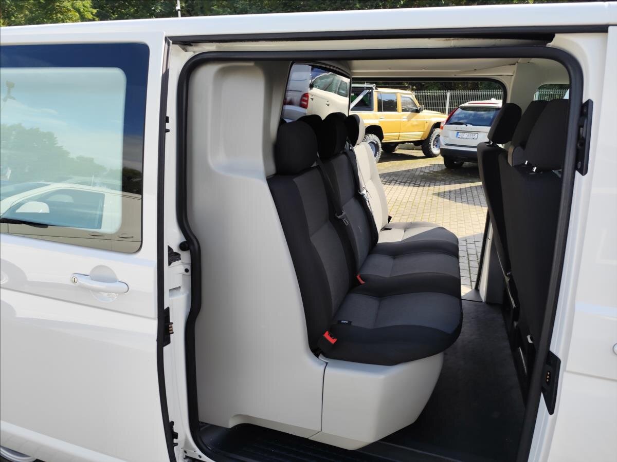 Volkswagen Transporter Kombi 2,0 l 84 kw