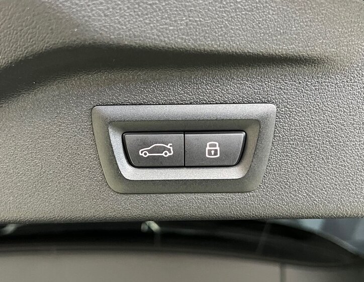 BMW X7 SUV / Terénní 4,4 l 390 kw