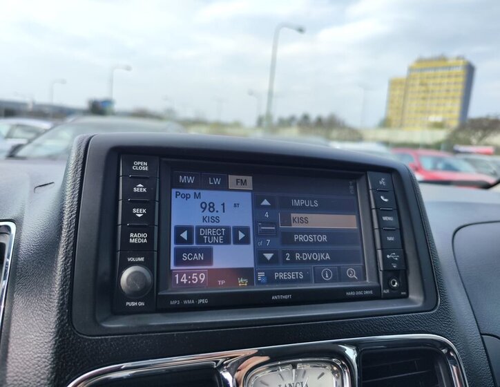 Lancia Voyager MPV 2,8 l 120 kw