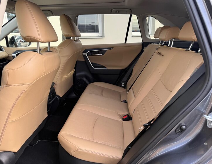 Toyota RAV4 SUV 2,5 l 131 kw