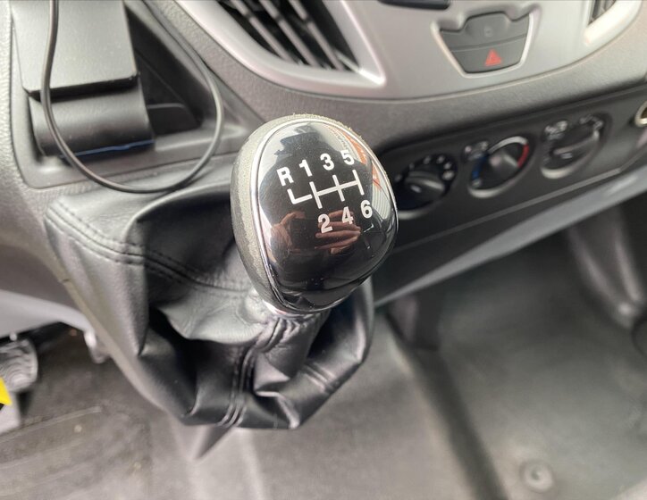 Ford Tourneo Custom MPV 2,0 l 96 kw