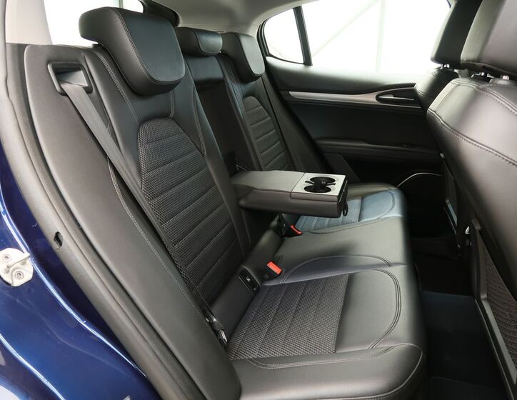 Alfa Romeo Stelvio 32