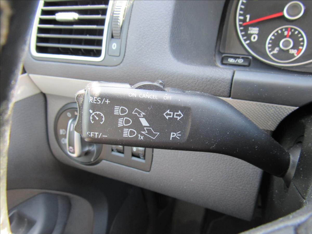 Volkswagen Touran Kombi 1,4 l 103 kw