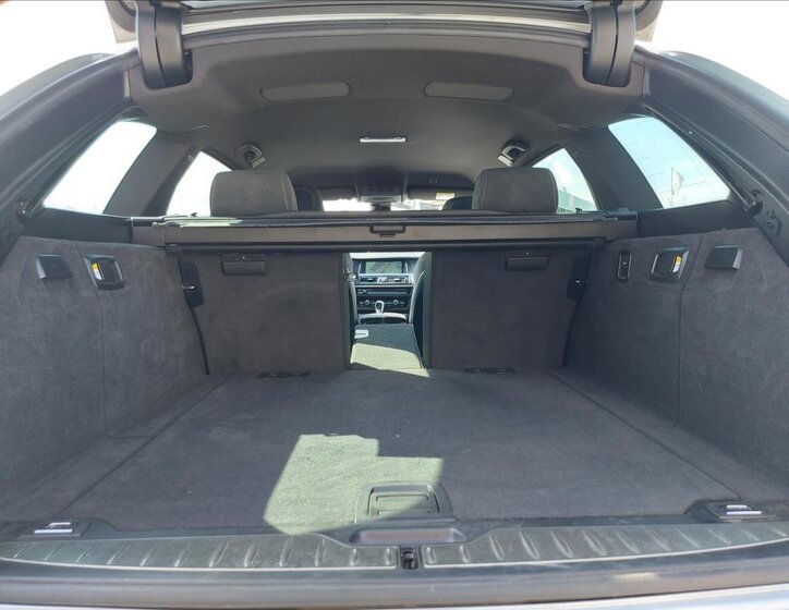 BMW Řada 5 Kombi 3,0 l 230 kw