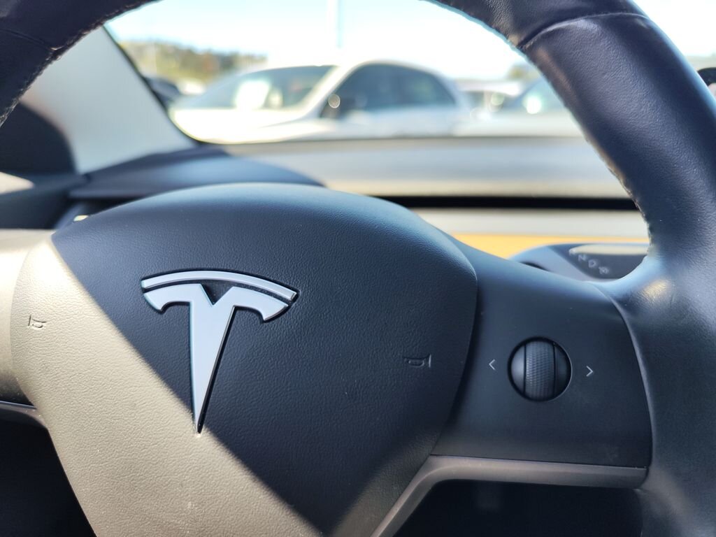 Tesla Model 3 Sedan / Limuzína 0,0 155 kw