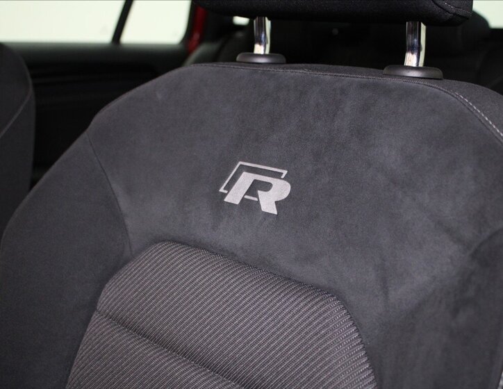 Volkswagen Golf Kombi 2,0 l 221 kw