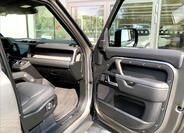 Land Rover Defender 21