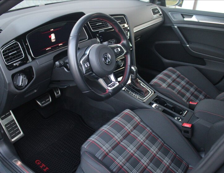 Volkswagen Golf Hatchback 2,0 l 180 kw