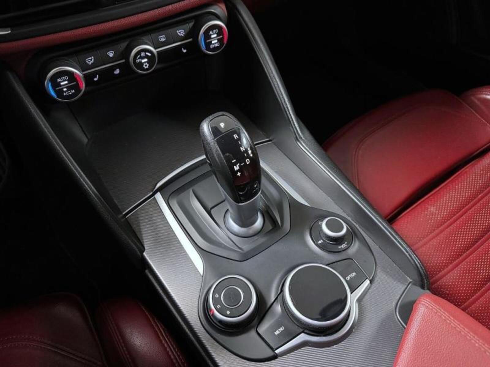 Alfa Romeo Giulia 14