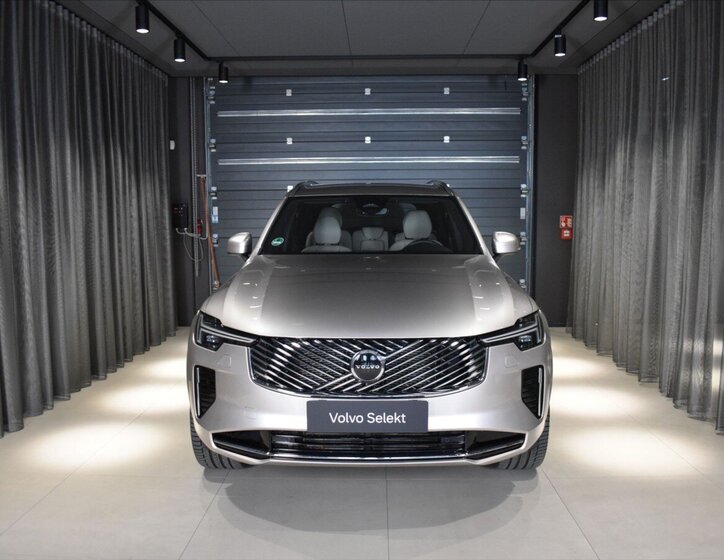 Volvo XC90 SUV / Terénní 2,0 l 228 kw