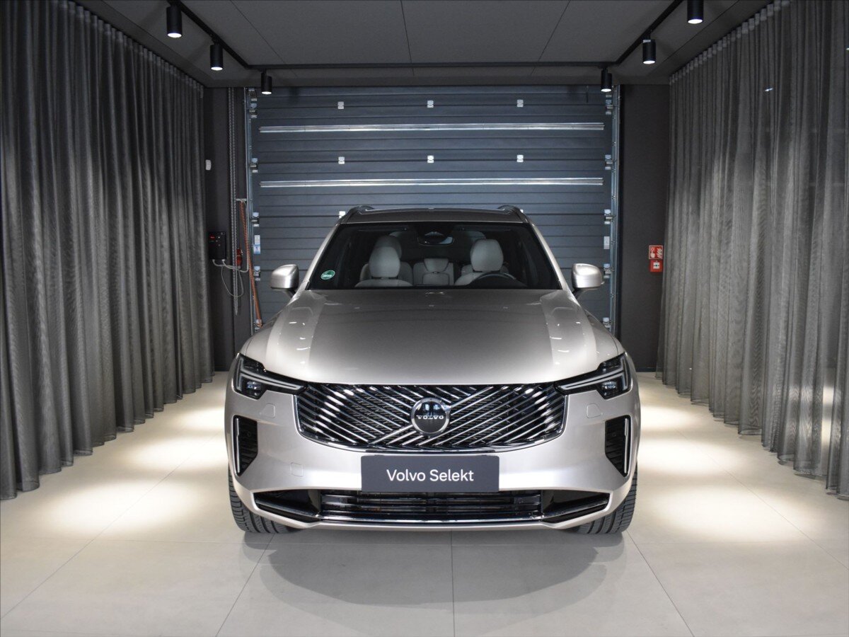 Volvo XC90 SUV / Terénní 2,0 l 228 kw