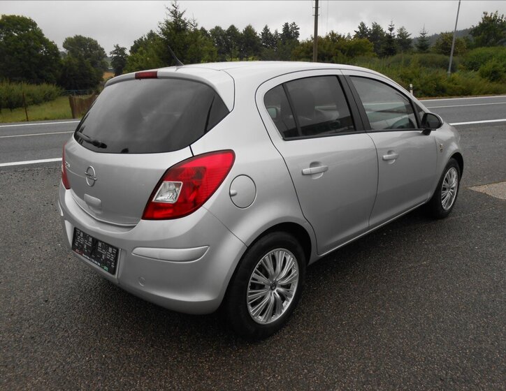 Opel Corsa Hatchback 1,4 l 64 kw