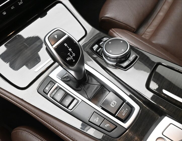 BMW Řada 5 Kombi 3,0 l 190 kw