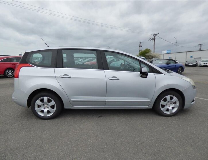 Peugeot 5008 MPV 1,6 l 88 kw