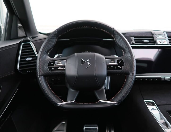 DS Automobiles DS7 Crossback SUV / Terénní 1,6 l 147 kw