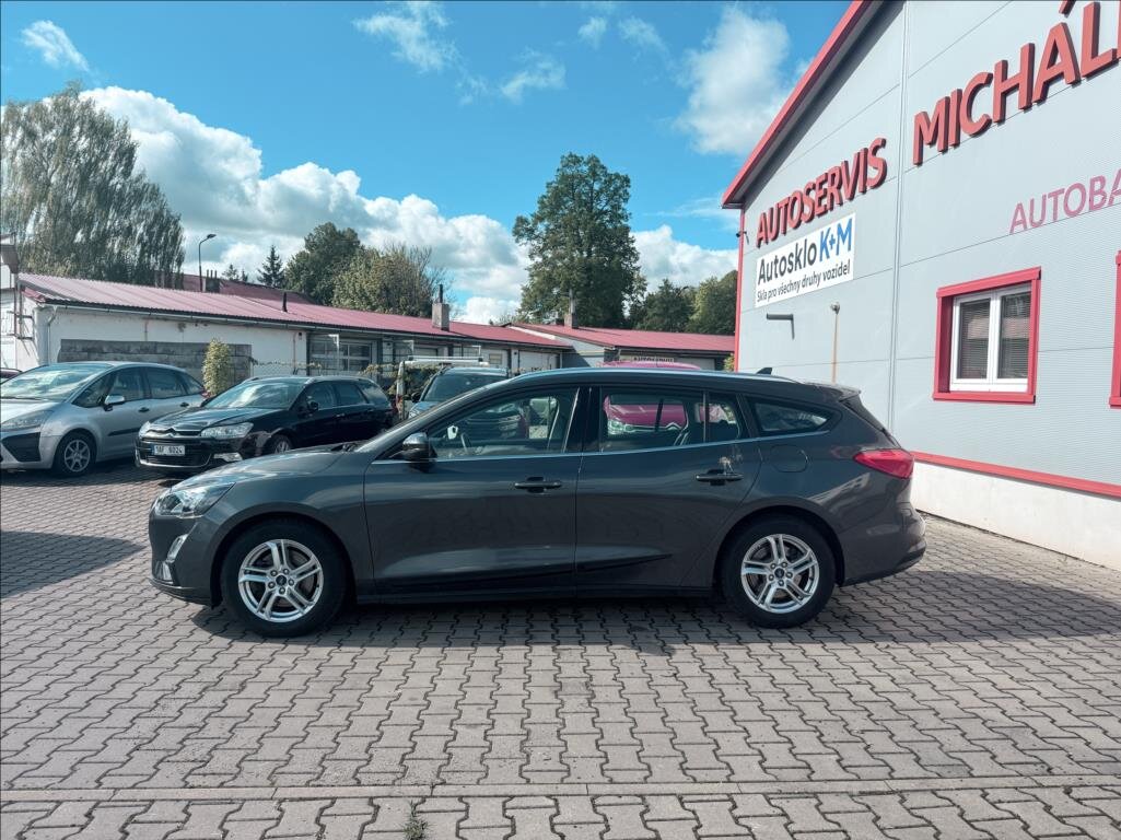 Ford Focus Kombi 999,0 92 kw