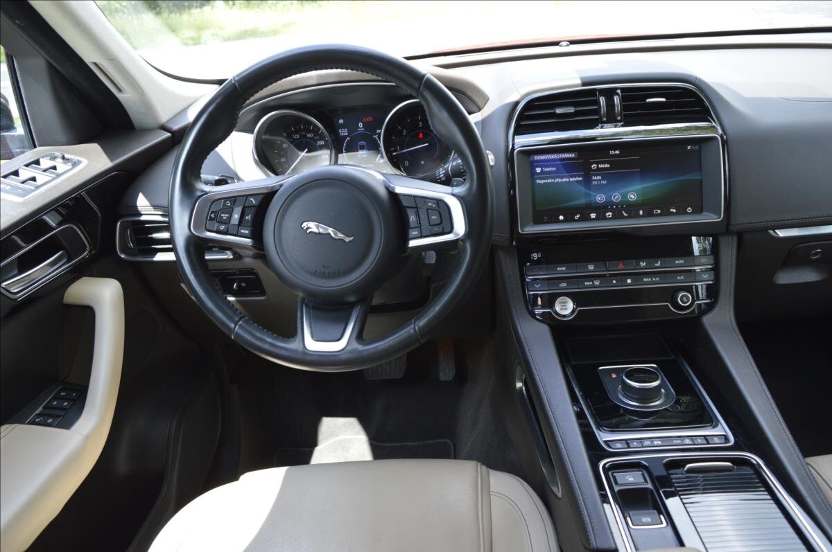 Jaguar F-Pace SUV / Terénní 2,0 l 177 kw