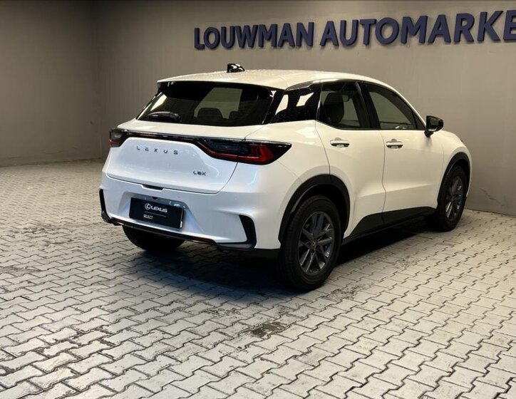 Lexus LBX SUV / Terénní 1,5 l 100 kw
