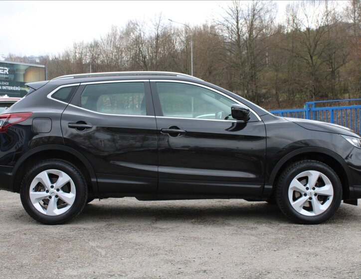 Nissan Qashqai SUV / Terénní 1,3 l 103 kw