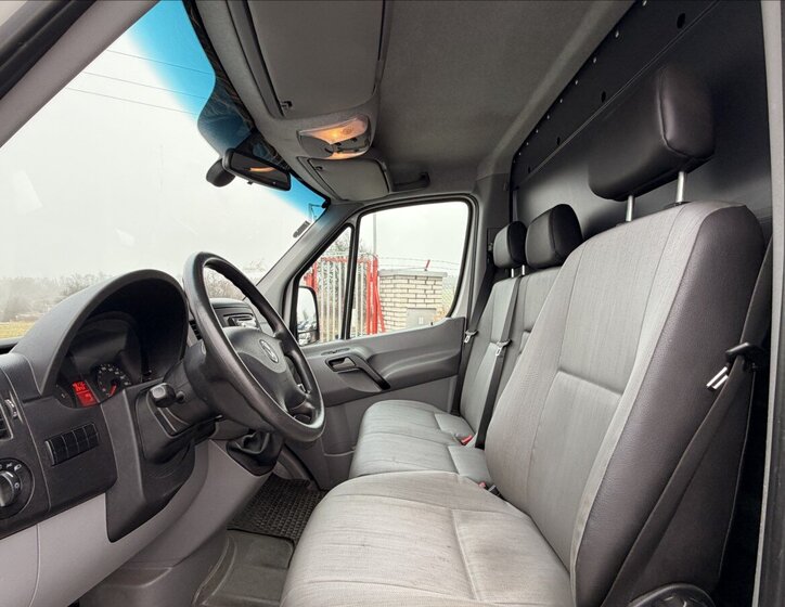 Volkswagen Crafter 9