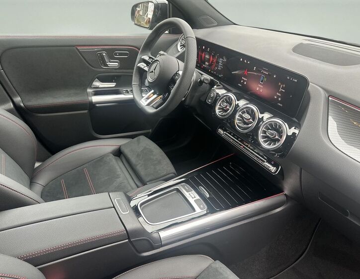 Mercedes-Benz GLA 12