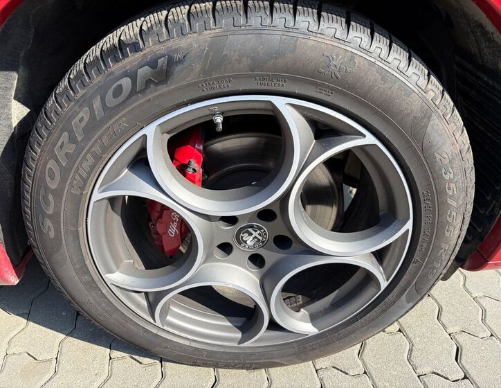 Alfa Romeo Stelvio SUV / Terénní 2,0 l 206 kw