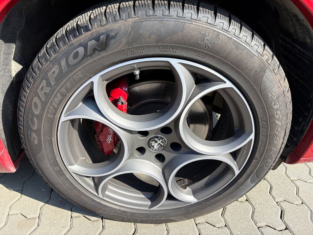 Alfa Romeo Stelvio SUV / Terénní 2,0 l 206 kw