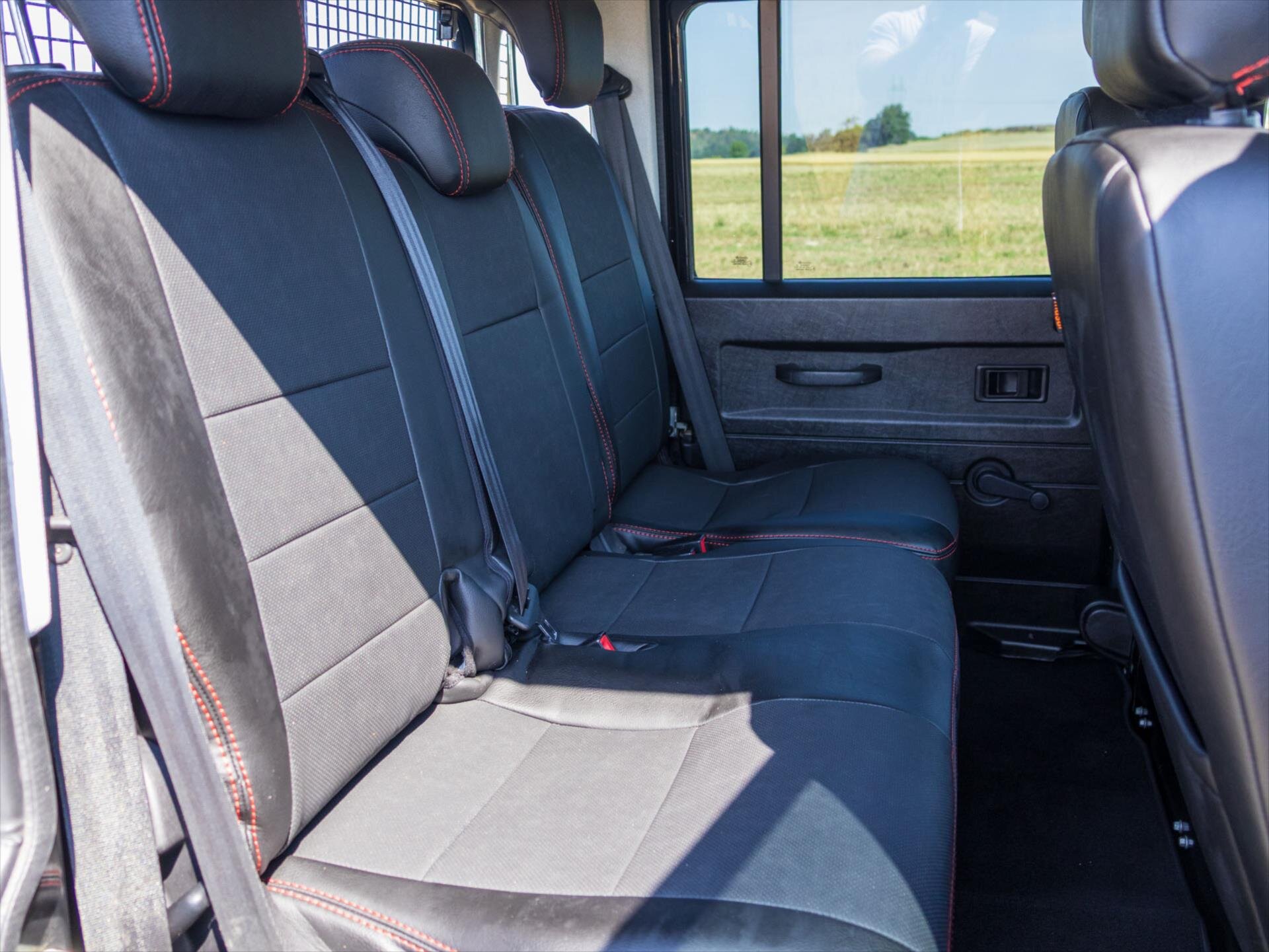 Land Rover Defender SUV 2,2 l 90 kw